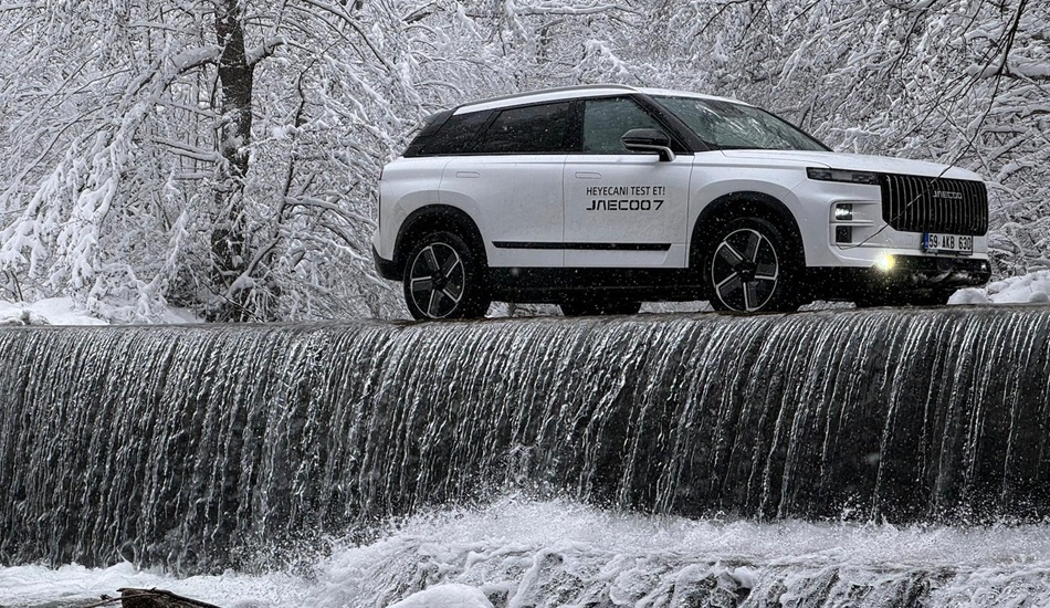 JAECOO Brings the Future to Life with Humanoid Robots and a Bionic Dog