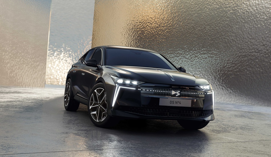 FRANSIZ ZARAFETİNİN YENİ İFADESİ YENİ DS N°4 TÜRKİYE’DE SATIŞA SUNULDU