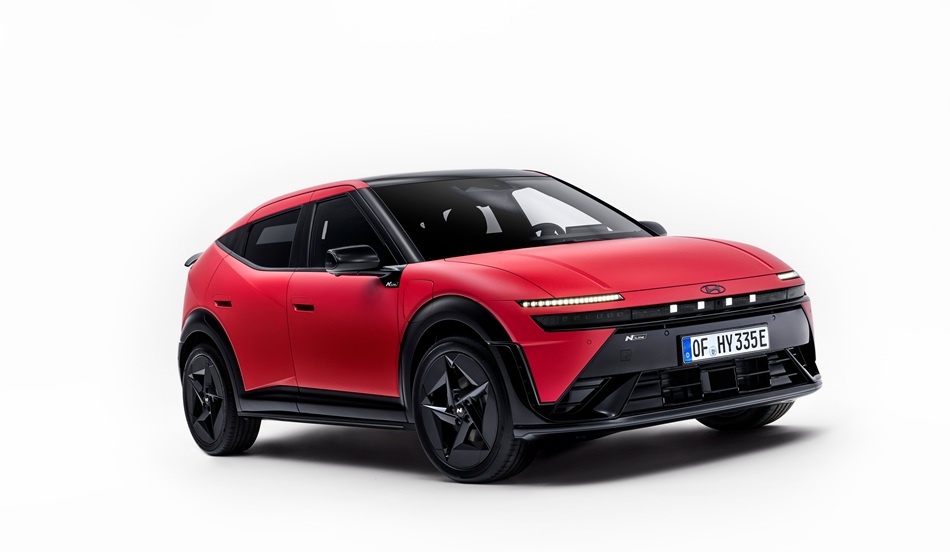 Hyundai IONIQ 3’ü Milano Tasarım Haftası’nda Tanıttı.