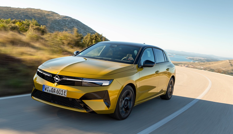 Yenilenen Opel Astra Türkiye’de!