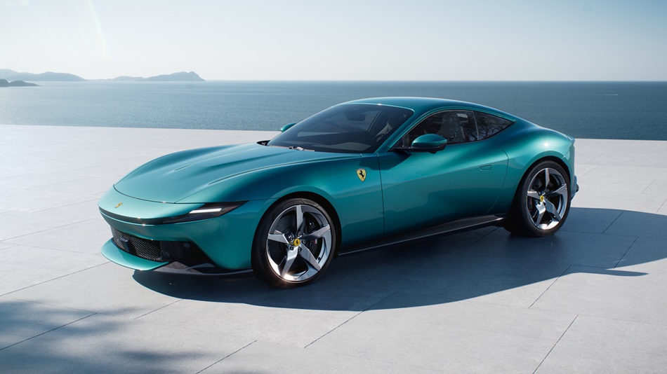 LÜKS VE PERFORMANSI YENİ BİR BOYUTA TAŞIYAN FERRARI AMALFI TÜRKİYE’DE!